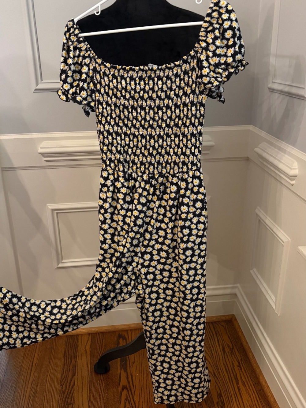 Daisy jumpsuit. Size L. Spandex material